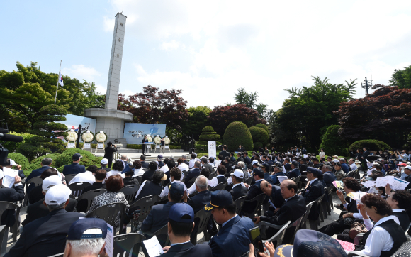 지난해 6월6일 제68회 현충일에 수봉공원 현충탑에서 추념식이 열리고 있다. [사진=인천시]