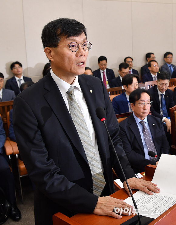 이창용 한국은행 총재가 9일 오전 서울 여의도 국회에서 열린 기획재정위원회 전체회의에서 업무보고를 하고 있다. [사진=곽영래 기자]
