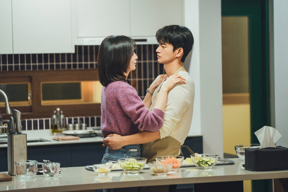 배우 서인국이 tvN 월화드라마 '내일도 출근' 종영 인터뷰에 앞서 포즈를 취하고 있다. [사진=스토리제이컴퍼니]