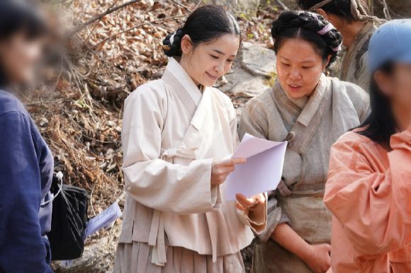 배우 박지훈이 영화 '왕과 사는 남자' 촬영을 준비하고 있다. [사진=(주)쇼박스]