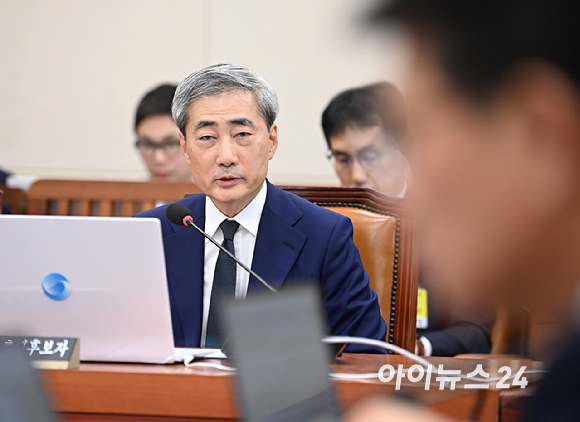 신현송 한국은행 총재 후보자가 15일 서울 여의도 국회 재정경제기획위원회에서 열린 인사청문회에서 질의에 답변하고 있다. [사진=곽영래 기자]