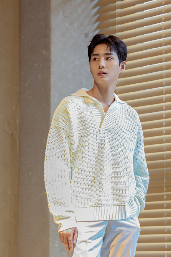 데이식스 영케이가 최근 서울 모처에서 진행된 솔로 컴백 인터뷰에서 포즈를 취하고 있다. [사진=JYP엔터테인먼트]