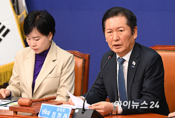 정청래 더불어민주당 대표가 17일 서울 여의도 국회에서 열린 최고위원회의에서 발언하고 있다. [사진=곽영래 기자]