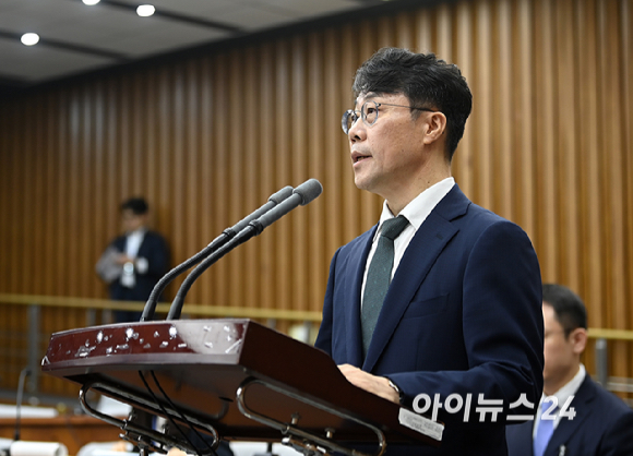 김성수 대법관 후보자가 14일 서울 여의도 국회에서 열린 제439회 국회(정기회) 대법관(김성수) 임명동의에 관한 인사청문특별위원회에서 인사말을 하고 있다. [사진=곽영래 기자]