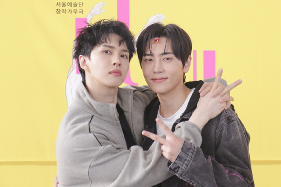 창작가무극 '나빌레라' 김재환, 재윤 [사진=서울예술단 ]