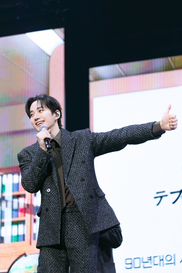 가수 겸 배우 이준호가 'Typhoon Family Drama Fan Meeting with LEE JUNHO('태풍상사' 드라마 팬미팅 위드 이준호)'에서 팬들을 만나고 있다. [사진=O3 Collective]