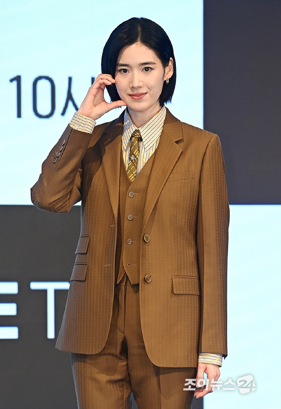 배우 정은채가 26일 서울 신도림동 디큐브시티 더세인트에서 진행된 ENA 새 월화드라마 '아너 : 그녀들의 법정' 제작발표회에서 포즈를 취하고 있다. [사진=곽영래 기자]