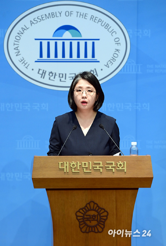 용혜인 성평등가족부 장관 후보자가 10일 서울 여의도 국회 소통관에서 입장 발표 기자회견을 하고 있다. [사진=정소희 기자]