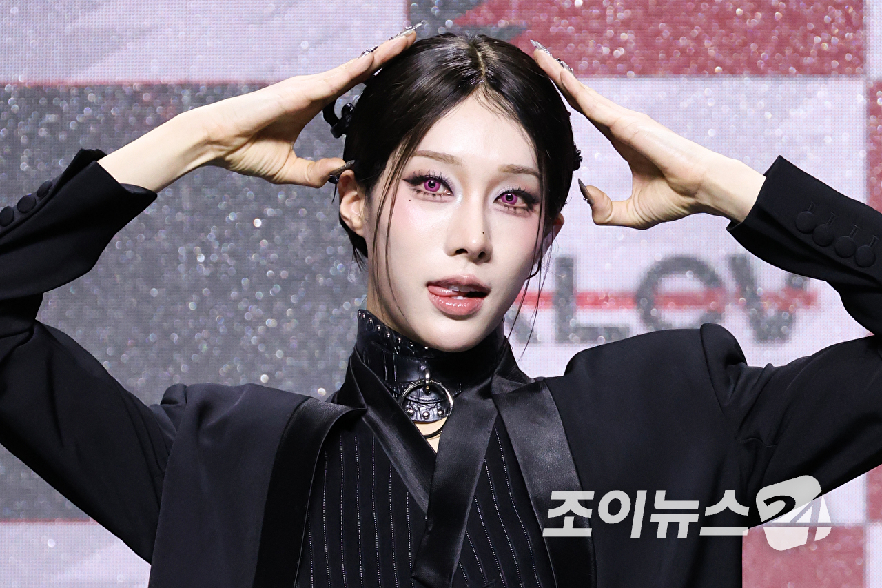 그룹 엑스러브 루이가 28일 서울 마포구 상암동 큐브컨벤션센터에서 진행된 엑스러브(XLOV) 세 번째 미니앨범 'i=!' 발매 기념 쇼케이스에 참석해 포즈를 취하고 있다. [사진=문수지 기자]