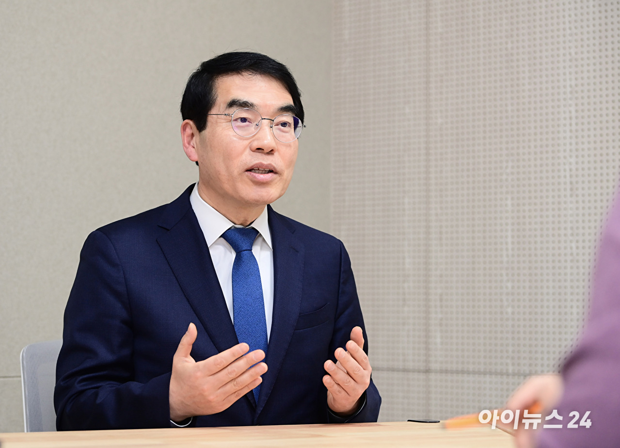 경기도지사 출마를 선언한 양기대 전 더불어민주당 의원이 29일 서울 영등포구 아이뉴스24에서 진행된 인터뷰에 앞서 포즈를 취하고 있다. [사진=정소희 기자]