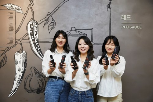 송원엽 교촌에프앤비 글로벌미주&middot;신사업부문 혁신리더는 21일 서울 여의도동 메밀단편에서 진행된 '메밀단편 미디어 시식회'에서 메밀단편 브랜드를 소개하고 있다. [사진=전다윗 기자]