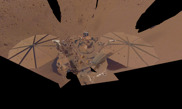 2018년 11월 화성에 착륙했던 인사이트는 올해 4월 마지막 셀피(selfie)를 보낸 이후 태양광 패널에 먼지가 쌓여 임무가 중단됐다. [사진=NASA]