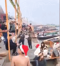 일본인 관광객들이 인도 갠지스강을 찾았다가 괴롭힘을 당한 영상이 논란이다. [사진=엑스 캡처]