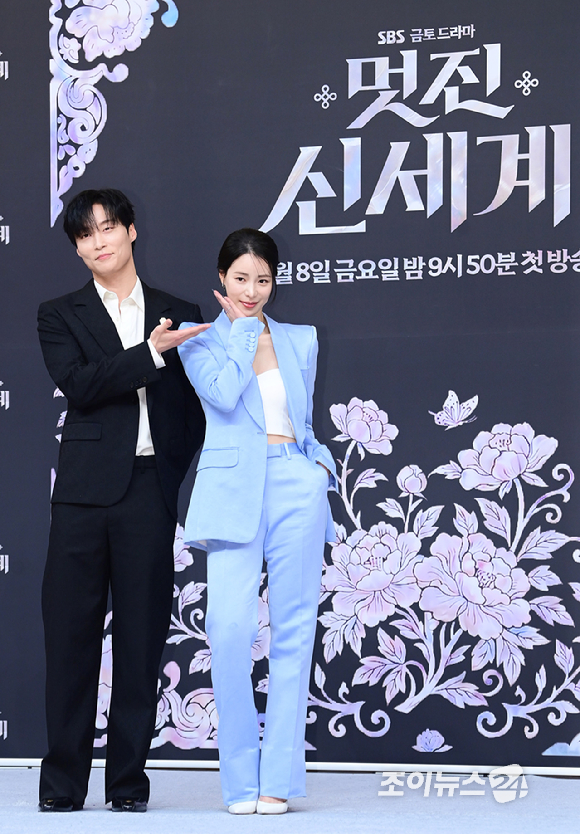 배우 허남준과 임지연이 7일 오후 서울 양천구 목동 SBS사옥에서 열린 SBS 새 금토드라마 '멋진 신세계' 제작발표회에 참석하고 있다. [사진=정소희 기자]