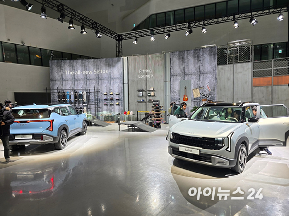 기아 '디 올 뉴 셀토스' 하이브리드 X-라인 모델. [사진=김종성 기자]