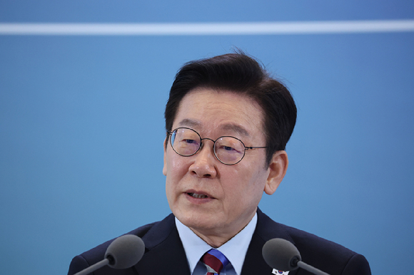 이재명 대통령이 6일 창원 성산구 창원컨벤션센터에서 열린 '경남의 마음을 듣다' 타운홀미팅 간담회에서 발언하고 있다. 2026.2.6 [사진=연합뉴스]