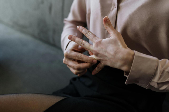 유부녀인 시누이가 다른 남성과 호텔에 있는 모습을 목격한 뒤 이를 남편에게 알렸지만, 오히려 함구하라는 말을 듣고 실망했다는 여성의 사연이 알려졌다. 사진은 본 기사 내용과 무관. [사진=조은수 기자]