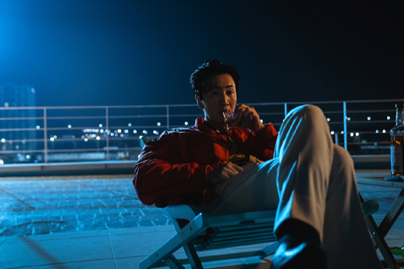 배우 지창욱이 디즈니+ 시리즈 '조각도시'에서 열연하고 있다. [사진=월트디즈니 컴퍼니 코리아]