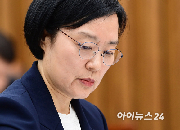 한성숙 국무총리 후보자가 25일 서울 여의도 국회에서 열린 인사청문회에서 출석하고 있다. [사진=정소희 기자]