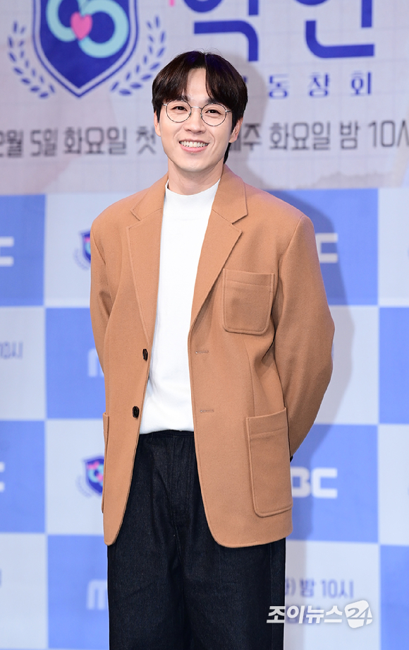 가수 이석훈이 5일 오후 서울 마포구 상암동 MBC 골든마우스홀에서 열린 MBC 새 예능프로그램 '솔로동창회 학연' 제작발표회에 참석하고 있다. [사진=정소희 기자]