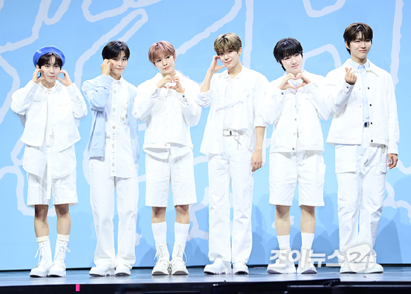 그룹 NCT 위시가 4일 오후 서울 용산구 한남동 블루스퀘어에서 열린 NCT WISH(엔시티 위시) 위시스 위시리스트(NCT WISH&rsquo;s WISHLIST)' 쇼케이스에 참석하고 있다. [사진=정소희 기자]