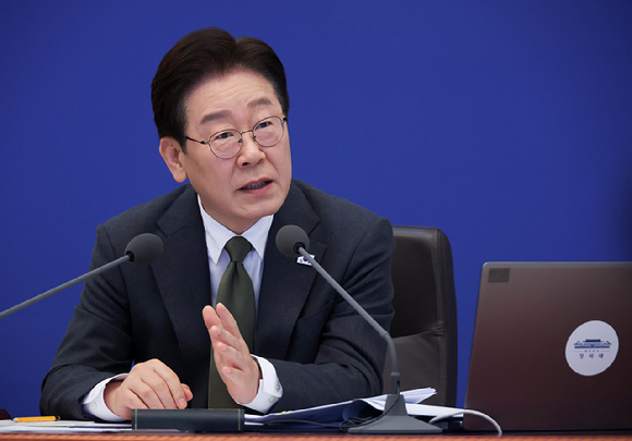 이재명 대통령이 14일 청와대에서 열린 국무회의 겸 비상경제점검회의에서 발언하고 있다. 2026.4.14 [사진=연합뉴스]