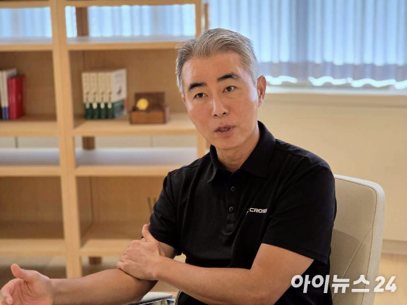 장현국 넥써쓰 대표가 지난 11일 경기 판교 넥써쓰 사옥에서 아이뉴스24와 인터뷰를 하고 있다. [사진=박정민 기자]