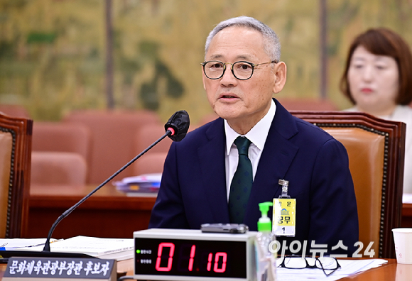 유인촌 문화체육관광부 장관 후보자가 5일 오전 서울 여의도 국회 문화체육관광위원회에서 열린 인사청문회에서 답변하고 있다. [사진=곽영래 기자]