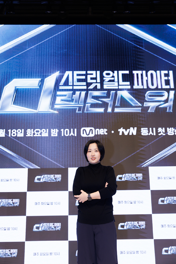 최정남 PD가 18일 서울 강남구 엘리에나호텔에서 열린 Mnet '스트릿 월드 파이터 : 디렉터스 워' 제작발표회에서 포즈를 취하고 있다. [사진=Mnet]