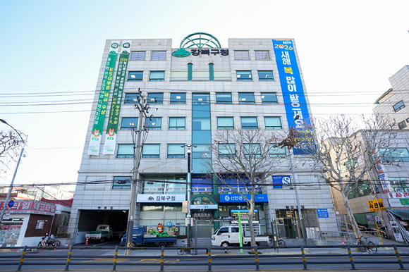 강북구가 '제3차 기후위기 적응대책(2026~2030)'을 수립했다. 사진은 강북구청 임시청사 전경. [사진=강북구]