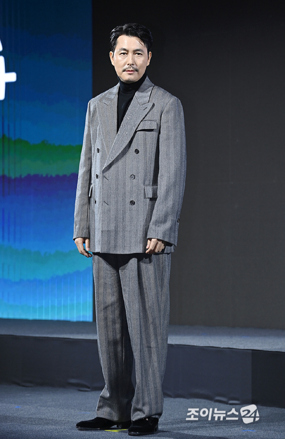 배우 정우성이 15일 서울 강남구 그랜드 인터컨티넨탈 서울 파르나스에서 열린 디즈니+ '메이드 인 코리아' 제작발표회에서 포즈를 취하고 있다. [사진=곽영래 기자]