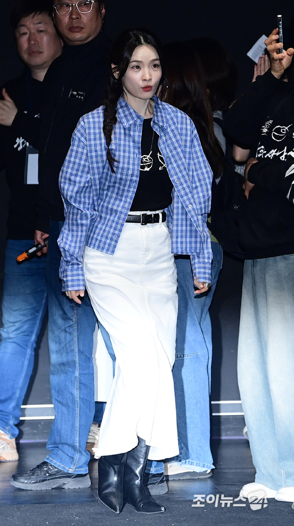 배우 전미도가 17일 오후 서울 강남구 삼성동 메가박스 코엑스점에서 열린 영화 '왕과 사는 남자' 1,300만 돌파 흥행 감사 무대 인사에 참석하고 있다. [사진=정소희 기자]