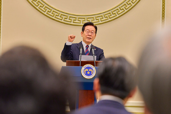 이재명 대통령이 2일 청와대 영빈관에서 열린 시무식에서 새해 인사말을 하고 있다. 2026.1.2 [사진=연합뉴스]