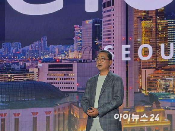 존 펠튼 아마존웹서비스(AWS) 최고재무책임자(CFO)는 20일 서울 코엑스에서 열린 'AWS 서밋 서울 2026'에서 키노트를 하고 있다. [사진=윤소진 기자]