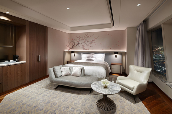 롯데호텔앤리조트 시그니엘 서울의 프리미어 스위트 객실. [사진=롯데호텔앤리조트]