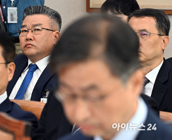 최재해 감사원장이 16일 국회 법제사법위원회에서 열린 감사원에 대한 국정감사에서 의원 질의에 답하고 있다. [사진=곽영래 기자]