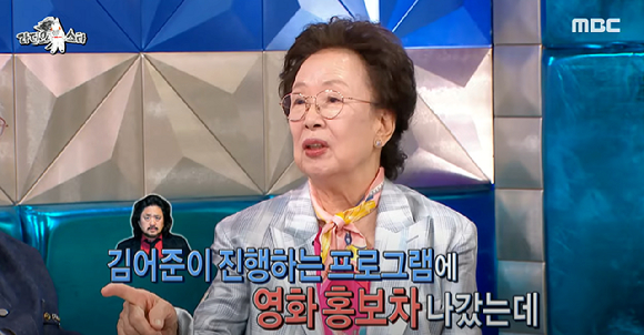 배우 나문희가 지난 5일 MBC 예능 '라디오스타'에서 과거 김어준 씨의 유튜브 채널에 출연했다 '좌파'라고 공격받았던 사연을 털어놓고 있다. 사진은 방송화면. [사진=MBC]