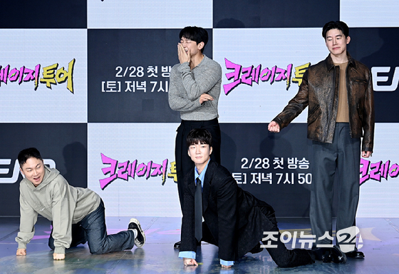 여행 유투버 빠니보틀, 가수 비, 배우 김무열, 위너 이승훈이 27일 오후 서울 마포구 상암동 쇼킹케이팝센터에서 열린 ENA '크레이지 투어'의 제작발표회에서 포즈를 취하고 있다. [사진=곽영래 기자]