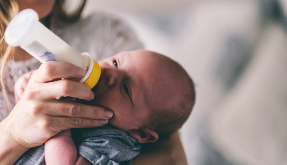 최근 영아 3명이 숨진 분유 오염 사태의 원인이 중국산 원료로 확인되면서 유럽연합(EU)이 통관 검역을 대폭 강화하기로 했다. 사진은 본 기사 내용과 무관. [사진=픽사베이]