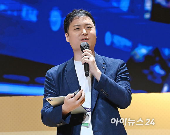 제4회 아이뉴스24 ICT 포럼 '장르 플랫폼 파괴적 혁신: 게임 개척자에게 노하우를 듣다' 라는 주제로 22일 오후 서울 중구 페럼타워 페럼홀에서 열렸다.윤서하 님블뉴런 이스포츠 팀장이 강연을 하고 있다. [사진=곽영래 기자]