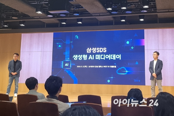 구형준 삼성SDS 클라우드서비스사업부장(왼쪽)과 송해구 삼성SDS 솔루션사업부장이 2일 서울 송파구 잠실타워에서 열린 미디어데이에서 기자들의 질문에 답하고 있다. [사진=윤소진 기자]