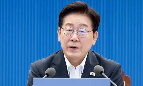 이재명 대통령이 13일 청와대에서 열린 수석보좌관회의에서 발언하고 있다. [사진=연합뉴스]
