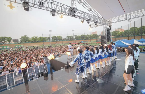 한양대학교 에리카캠퍼스 축제 현장에서 감전 사고가 발생해 경호업체 직원 1명이 의식을 잃었다. 사진은 한양대학교 에리카 캠퍼스 축제 공연 현장. [사진=한양대학교 에리카 캠퍼스 SNS]