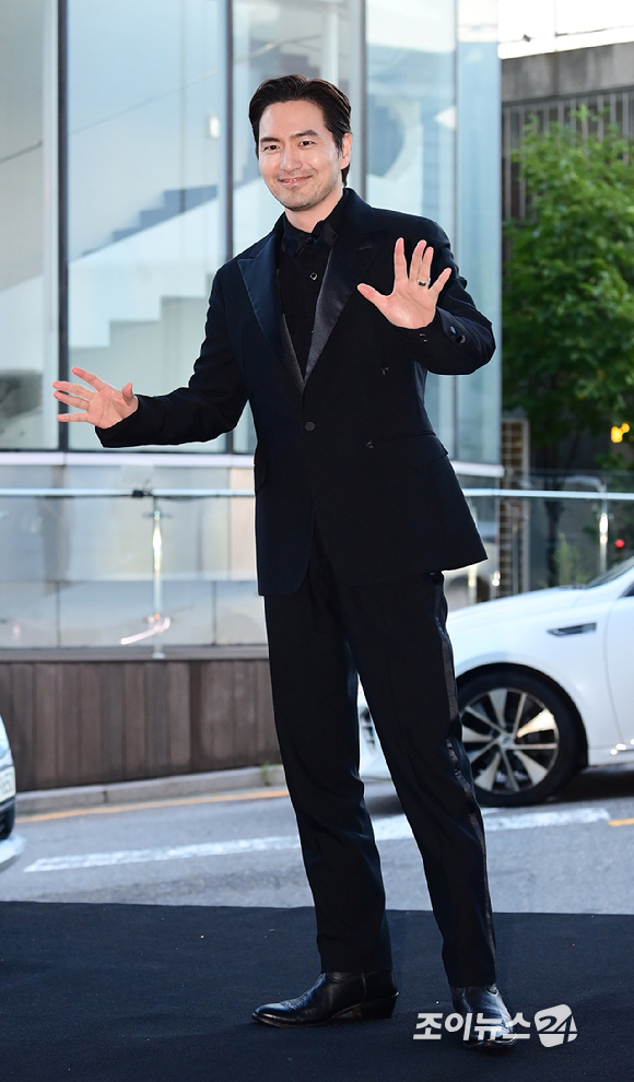 배우 이진욱이 2일 오후 서울 한남동 리움미술관에서 열린 'CJ 나이트 인 셀러브레이션 오브 프리즈 서울'에 참석하고 있다. [사진=정소희 기자]