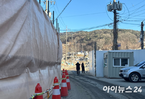 1월 21일 서울 노원구 백사마을 재개발 현장 인근 현수막이 걸려있다. [사진=김민지 기자]