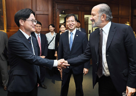 김정관 산업통상부 장관 [사진=황세웅 기자]
