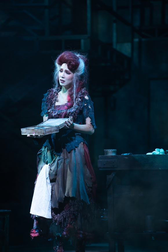 '스위니 토드' 린아가 러비부인 역을 맡아 열연 중이다. [사진=오디컴퍼니]