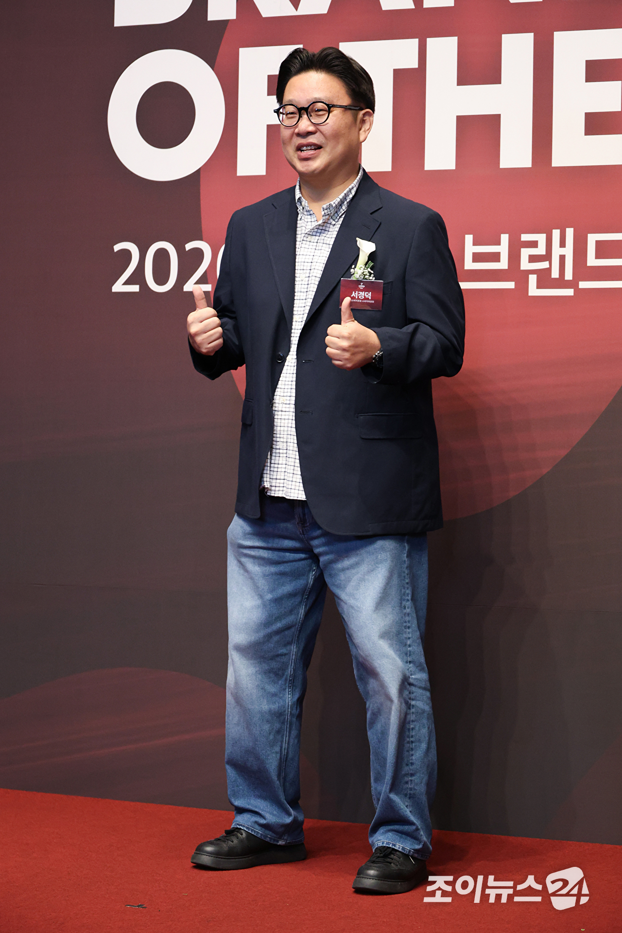 서경덕 교수가 1일 오전 서울 중구 신라호텔에서 진행된 '2026 올해의 브랜드 대상' 포토월 행사에 참석해 포즈를 취하고 있다. [사진=문수지 기자]