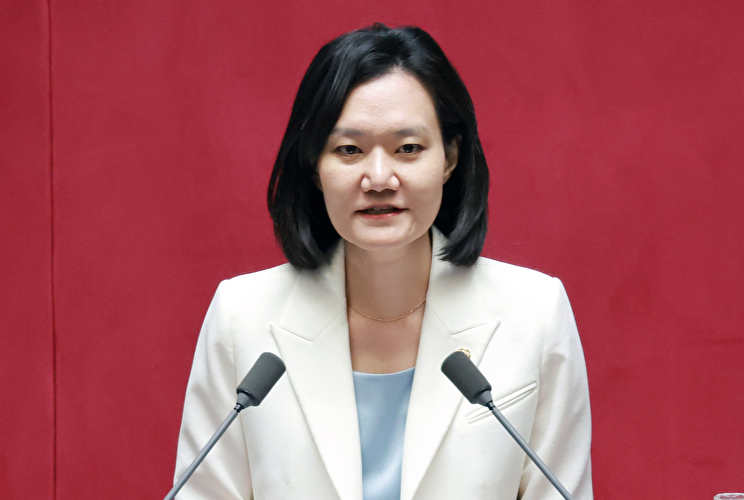 국회 법제사법위원인 더불어민주당 김남희 의원이 30일 국회에서 열린 7월 임시국회 제3차 본회의에서 '제9회 전국동시지방선거 투표용지 부족 사태 등 국민참정권 침해 의혹 진상규명을 위한 특별검사의 임명 등에 관한 법률안' 제안 설명을 하고 있다. 2026.7.30 [사진=연합뉴스]