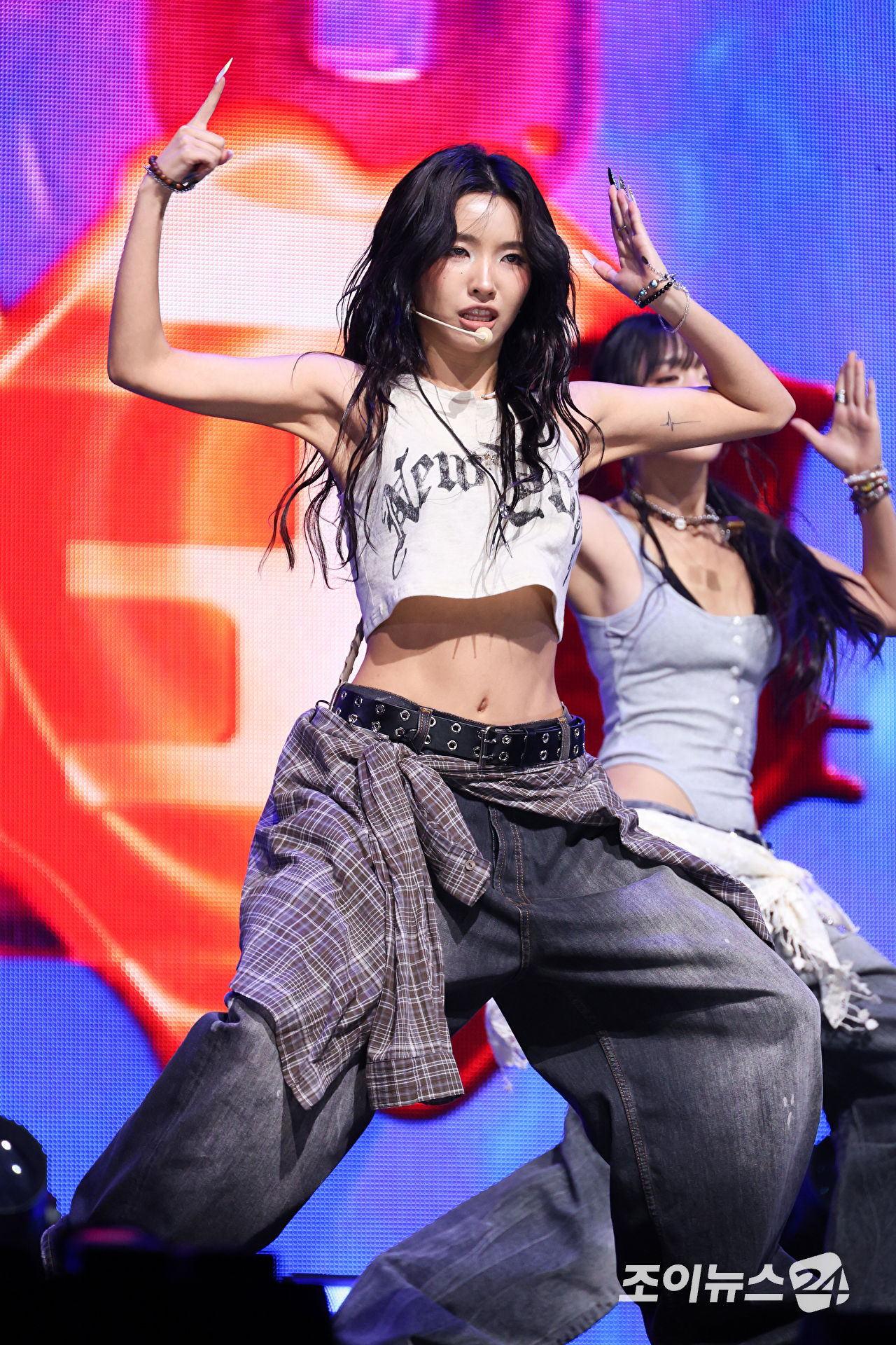 그룹 아이들 소연이 6일 오후 서울 광진구 광장동 예스24라이브홀에서 진행된 아이들(i-dle) 아홉 번째 미니 앨범 '위 메이드'(We made) 발매 기념 쇼케이스에 참석해 열띤 무대를 펼치고 있다. [사진=문수지 기자]